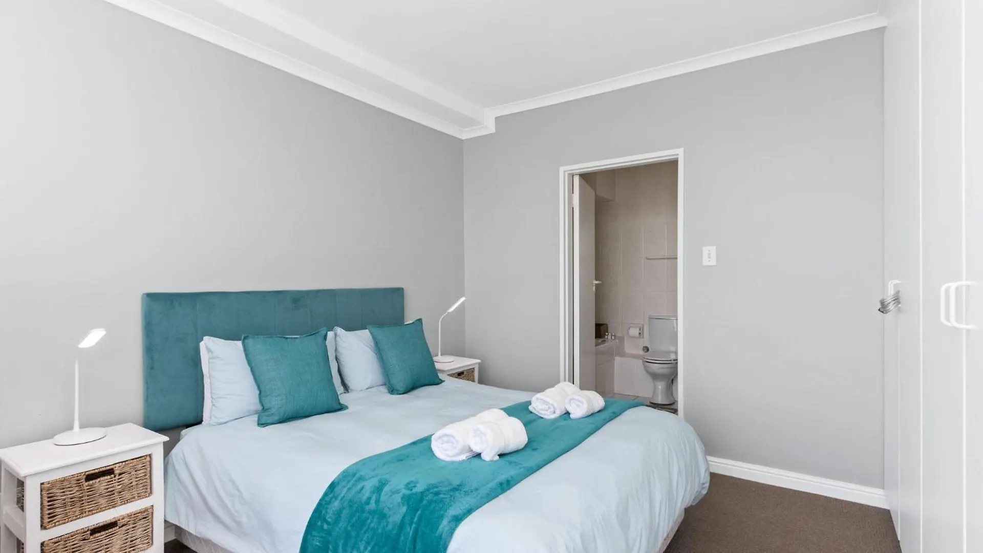 Odeon Towers 1102 By Host Agents Daire Cape Town 0*,